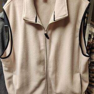 Woolrich Men's Tan Fleece Vest